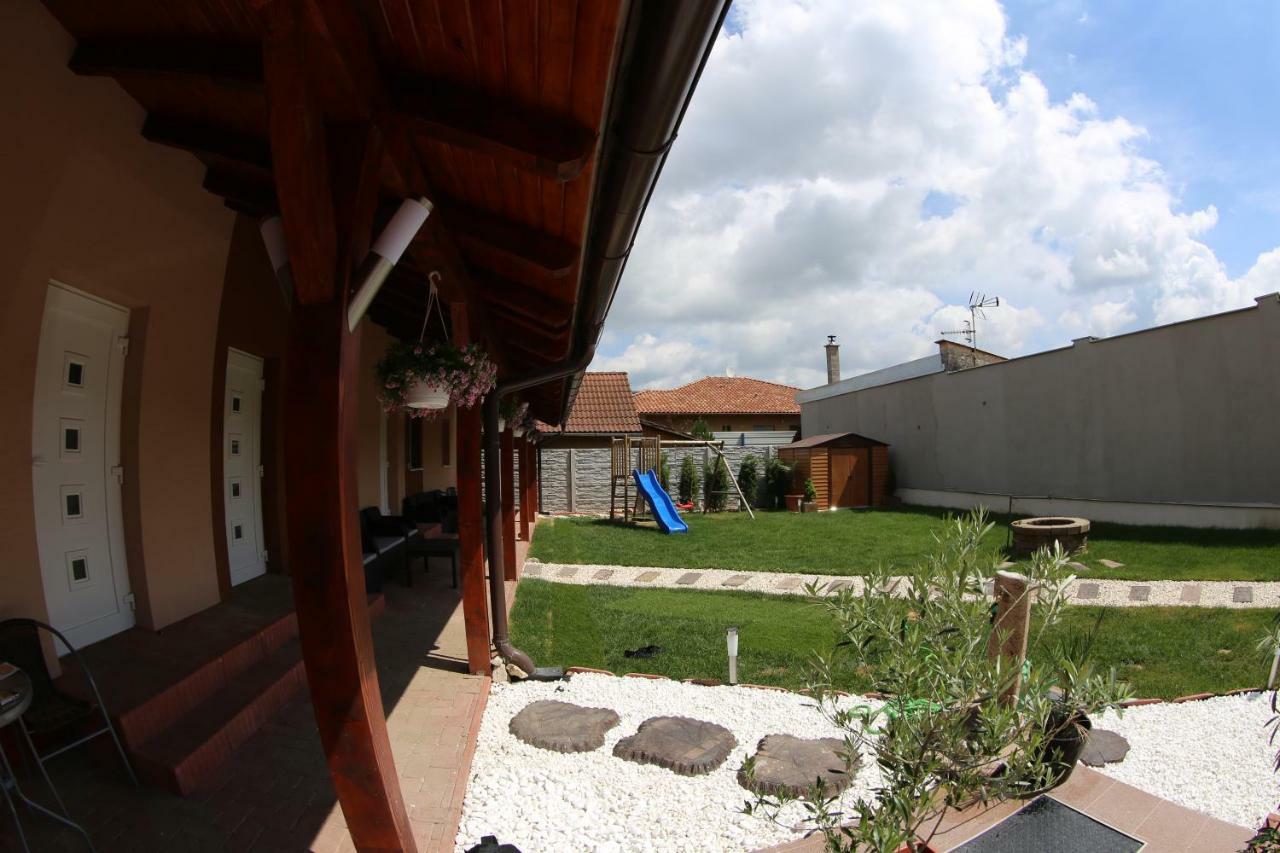 Apartmany Dimitra Štúrovo エクステリア 写真